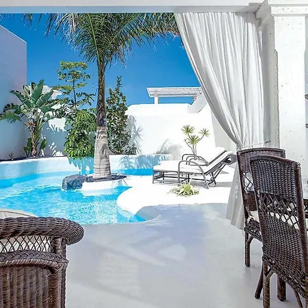 Villas Jardines Villa *